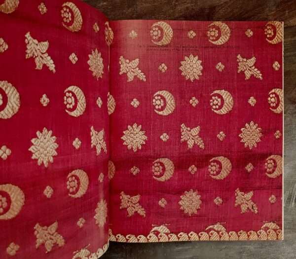 Textiles in the art institute of Chicago