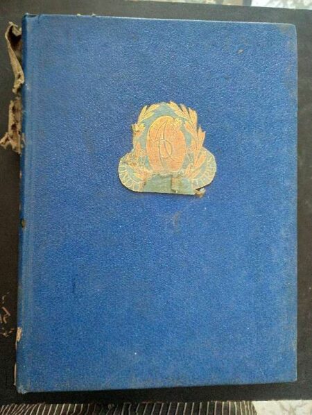 Modern masterpieces of British art : two hundred full colour reproductions of paintings selected from public