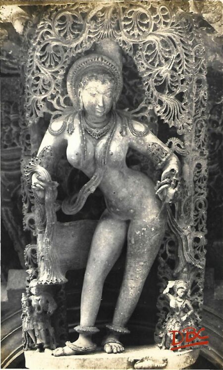 Belur-Chinna Kesav Temple The Bracket Female Figure