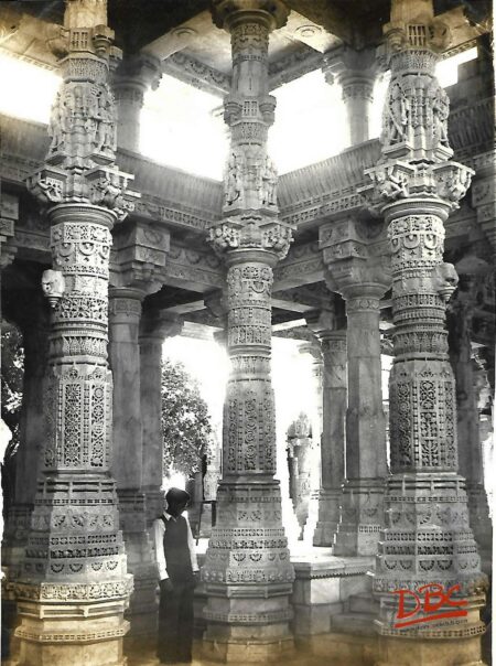 Ranakpur (Rajasthan)  Adi Nath Jain Temple, Interior Decoration of pillars