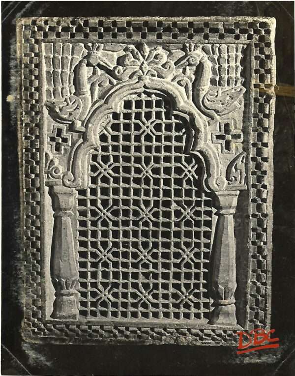 Jali worked screen stone