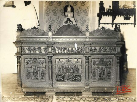 BLACK OF THE WRITING TABLE DETAILS