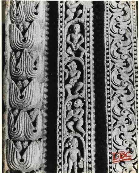 KHICHING DETAIL ON A DOOR JUMB FROM MUSEUM