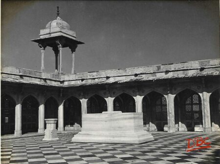 AGRA GERENAL VIEW OF TOMB OF IHMADND DAULA