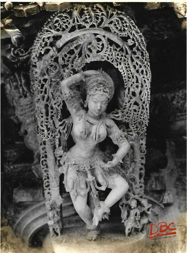 belur a (female figure )
