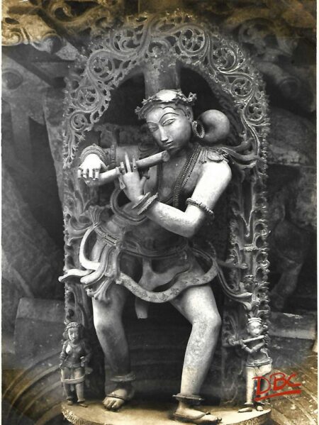 belur chinnakeshwar temple afemale MUSICIAN