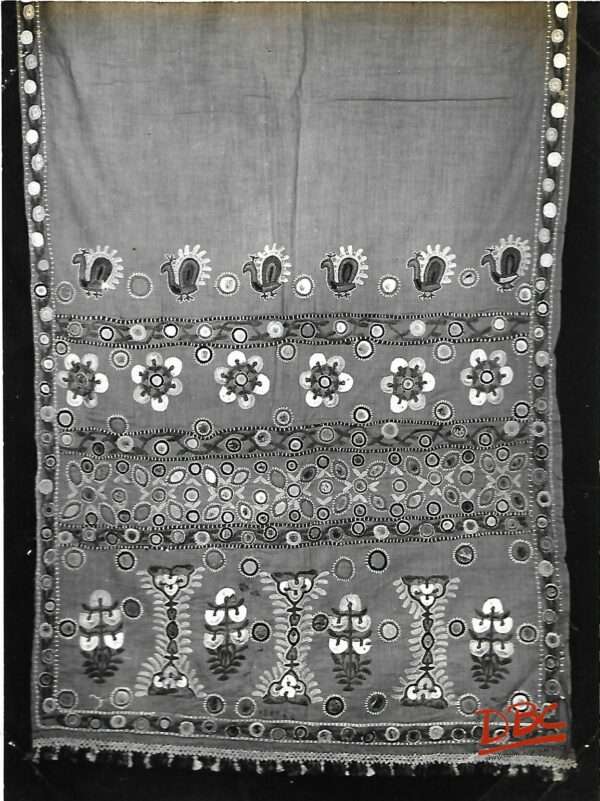 FINE EMBD SHAWL