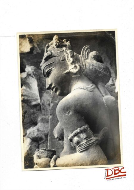 KHAJURAHO : IMAGE OF A NAYIKA