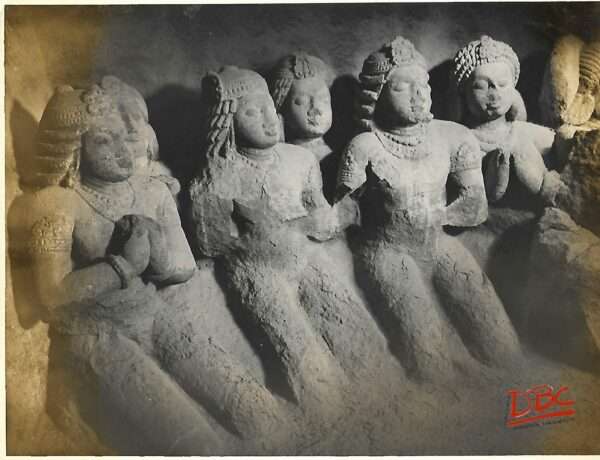 Aurangabad  Cave 3 worshippers