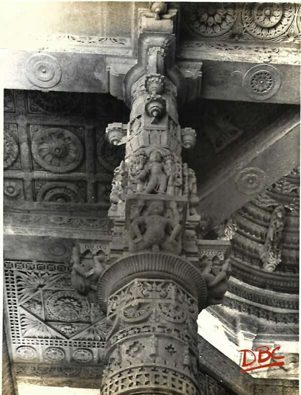 Ranakpur (Rajasthan)  Adi Nath Jain Temple. Upper half of a Pillars
