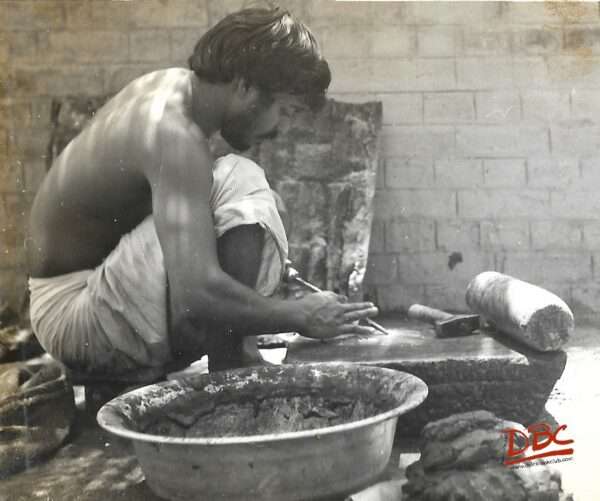 Powdering Clay is Grinde
