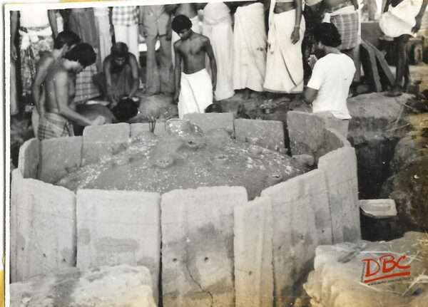 Charakku Covered all around With Marathattu Perforated Plates Forming The Oven