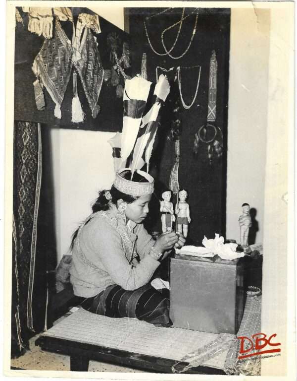 Smt. E. Feyak (25 Years) Inserting Beards into the Threaw