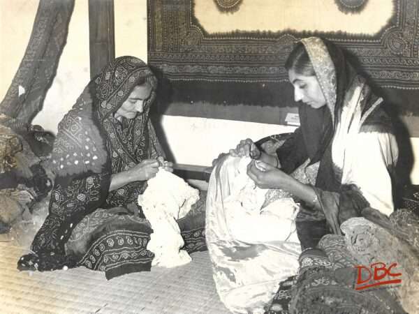Smt. Hazrabai Osmankhatri(48 years) Left and Smt. Shakinabai tying Knot