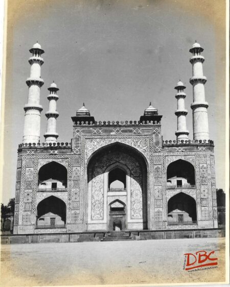 Agra - Entrance of Akbar's Tomb