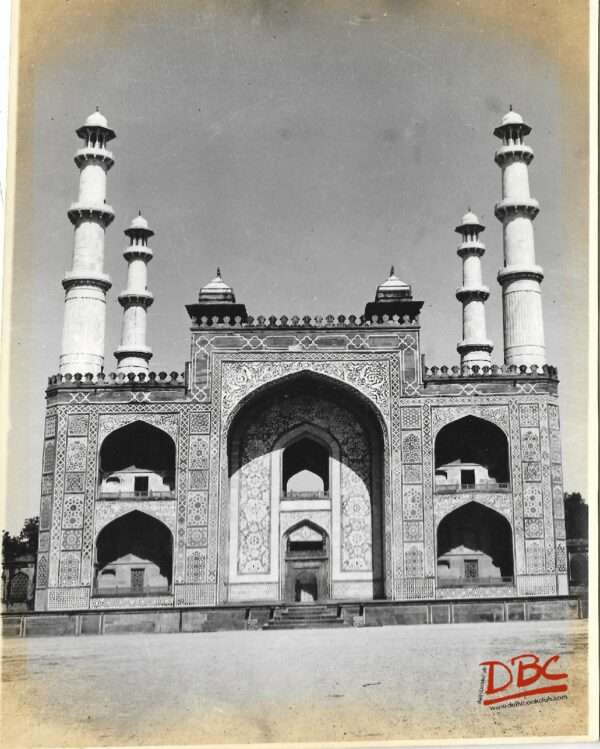 Agra - Entrance of Akbar's Tomb