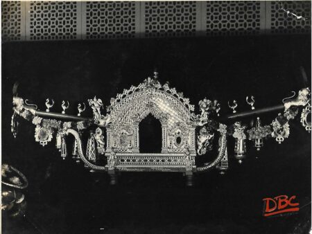 Plake with glass decoration (Metal)