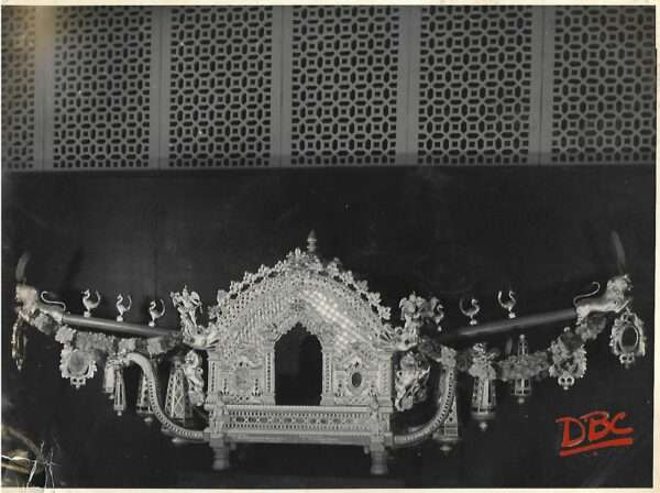 Plaki with glass decoration(Metal)