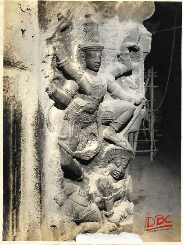 Lepakashi Veerabhadra temple Image from the Shrine