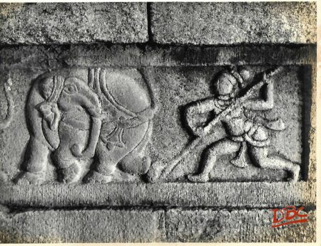 Lepakashi Veerabhadra temple A fighting scene