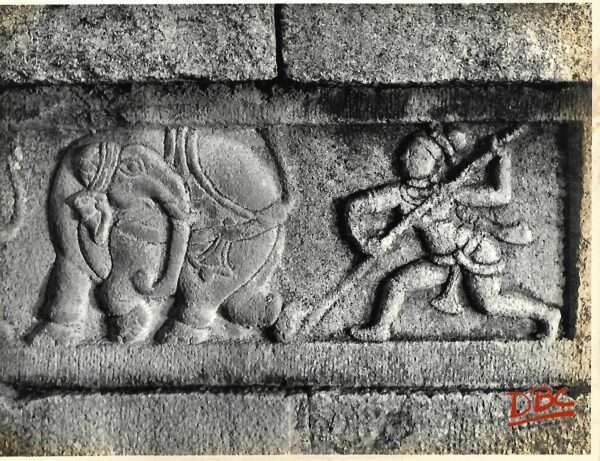 Lepakashi Veerabhadra temple A fighting scene