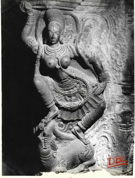Lepakashi Veerabhadra temple A female figure (Ganga)inside the shrive