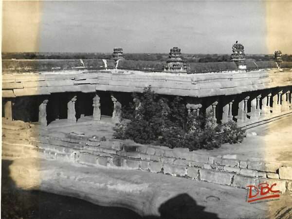 Veerabhadra Temple at  Lepakshi Andhra Pradesh View of corridor