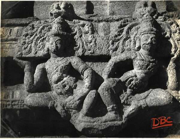 Lepakshi- Veeradhadra Temple Supposhing Figure of Natyamandapa