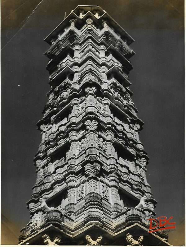 Tower of Victory, Top Portion