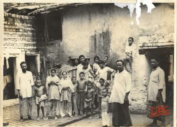 MD ISHAK AND HIS FAMILY MEUFERS