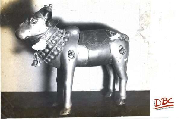standing nandi brass