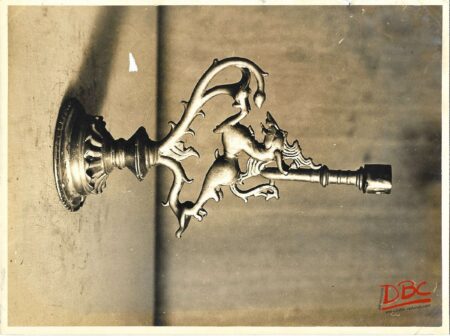 deepa stand in the from of a lion(brass)
