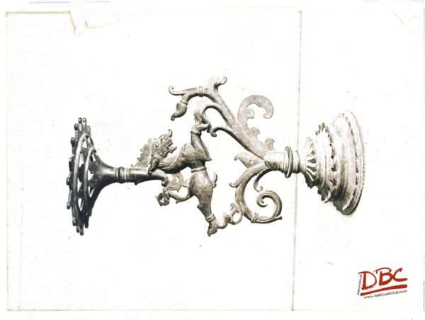 deepa stand in the from of a lion(brass)