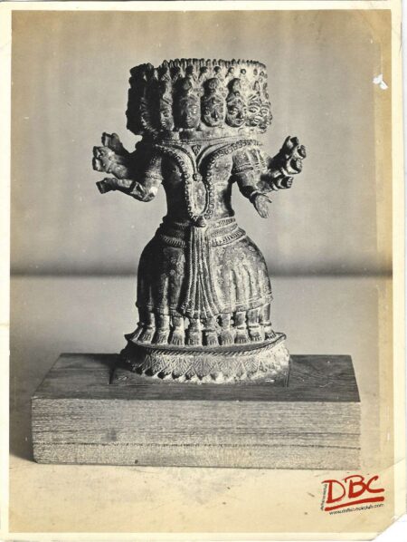 standing ravana on a rectanguler padestal