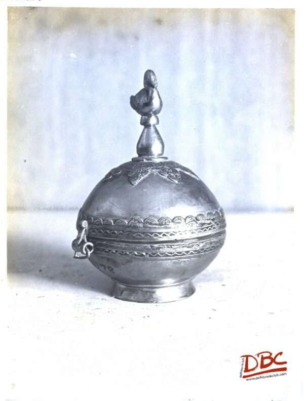 round casket with a bird on the lid (spit box )powdes case (brass)