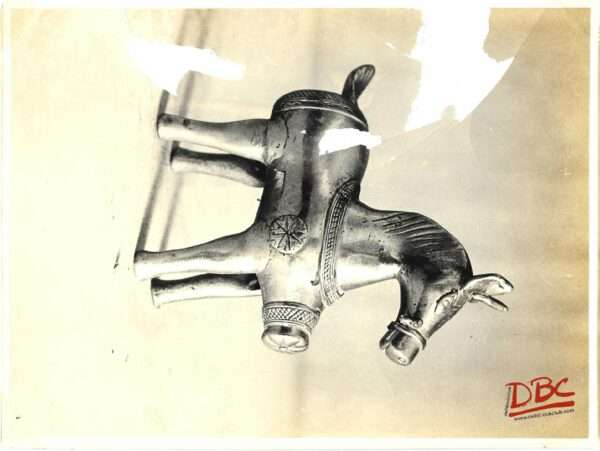 standing hourse with shape of a carket dhokra(brass)