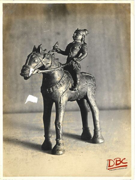rider on horse back bras
