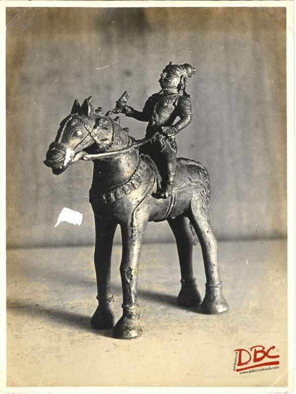 rider on horse back bras