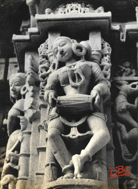 ranakpur: a drammer female fig