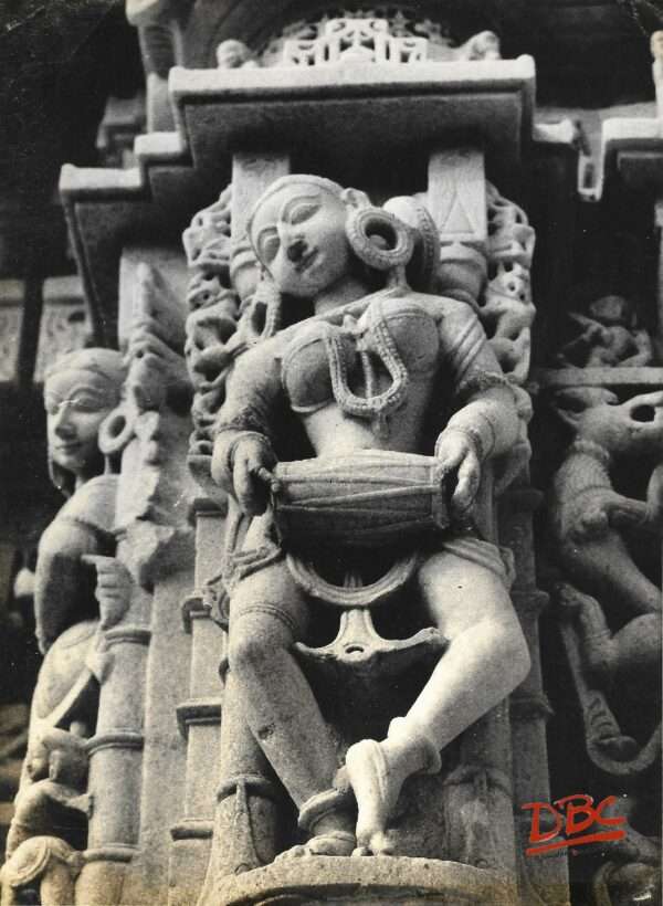 ranakpur: a drammer female fig
