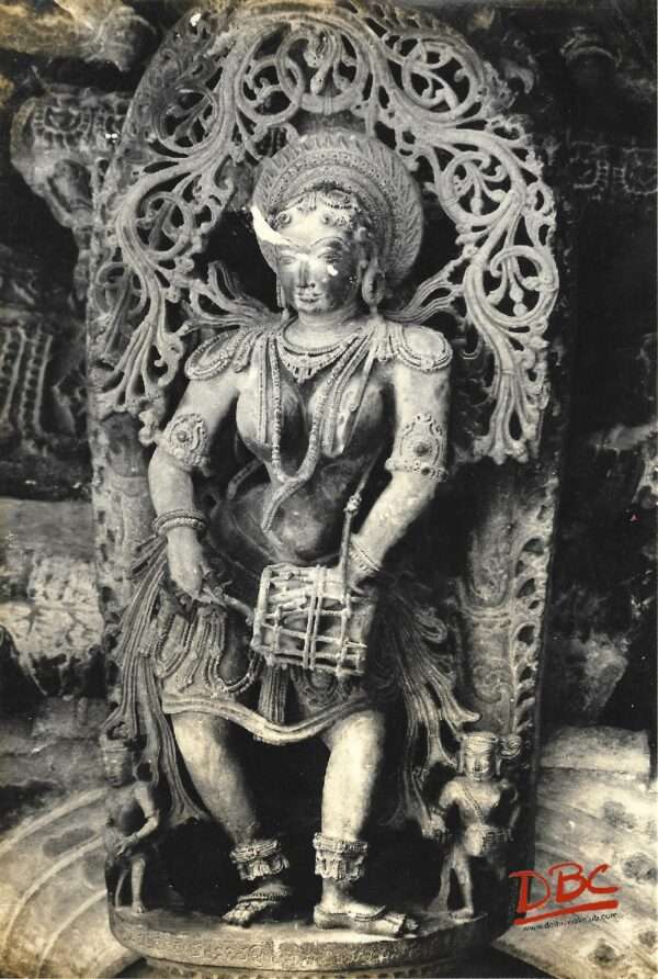 belur (bracket figure): a drummer