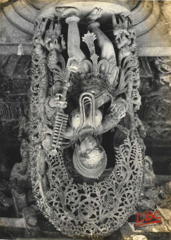 chinnakeshwar : temple bracket female fig