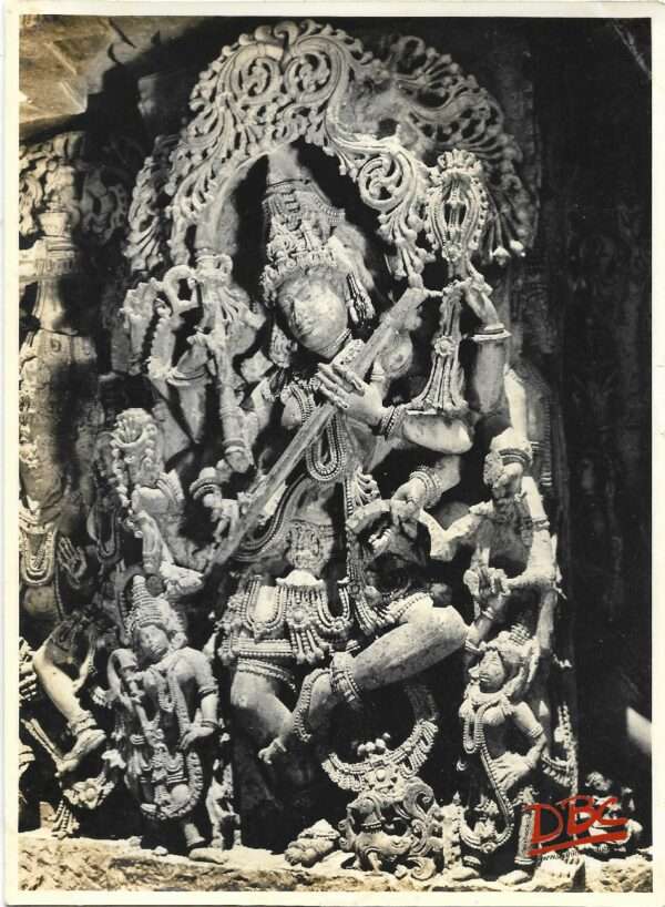 HELIBID : HOISALESHWAR TEMPLE : A DANCING DEITYHELIBID : HOISALESHWAR TEMPLE : A DANCING DEITY