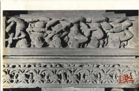 khajuraho : Lakshman Temple - Pradakshna - Musician