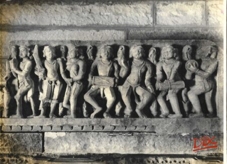 khajuraho : Lakshman Temple - Musician In PRadakshna