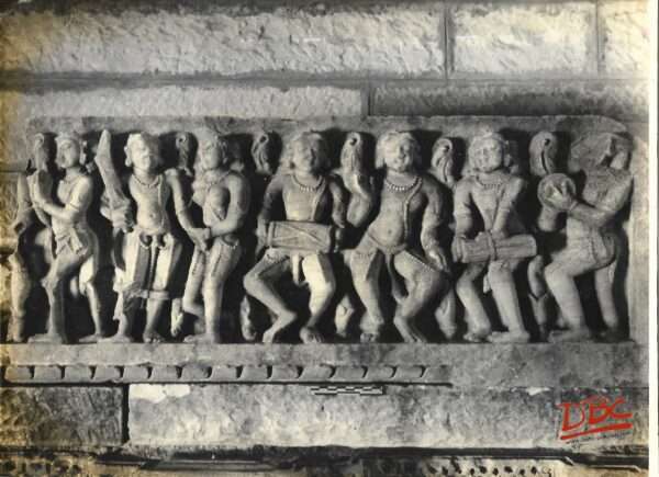 khajuraho : Lakshman Temple - Musician In PRadakshna