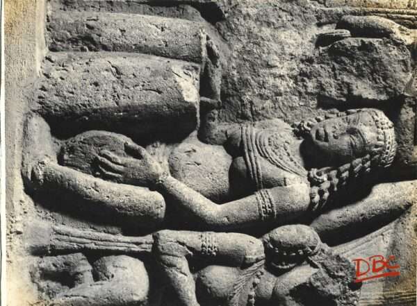 ajanta cave -26: temptation - close up of fig