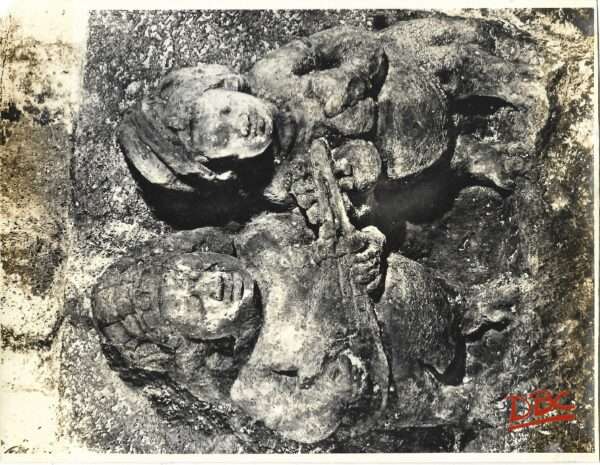 ajanta cave -xvi bracket fig -musician