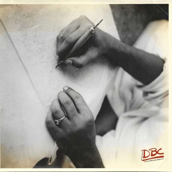 HUMAN HAND DRAWING A DESIGN ON A LEATHER PIECE