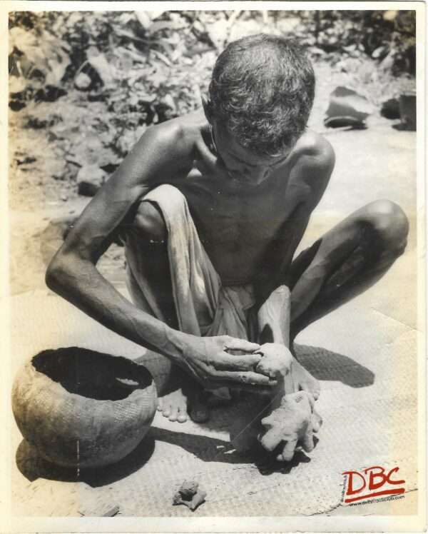 METAL WORKEN FROM BANKURA